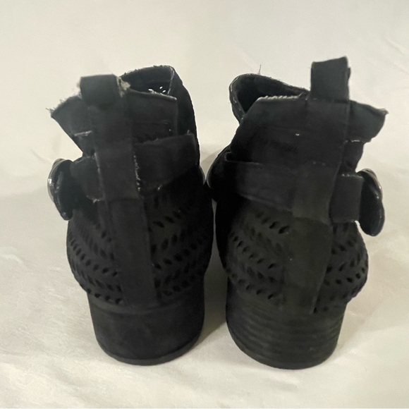 Vince Camuto Campina Black Suede Mesh Pointed Toe Ankle Boots Women’s Size 9.5 - Picture 6 of 9